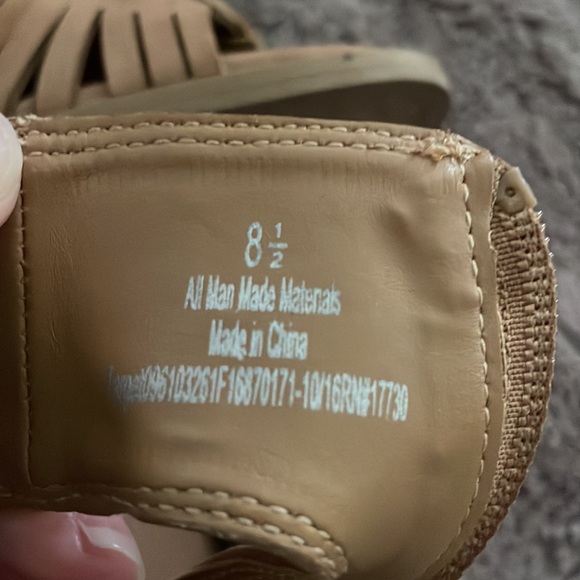 Dolce Vita Chunky Heel Open Toe and Heel Shoes - Picture 3 of 4